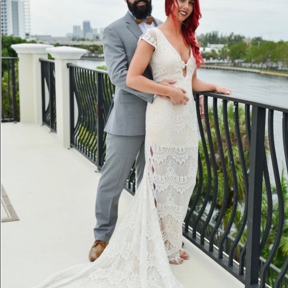 Spell and the Gypsy Wedding Dress - Picture 3 of 5